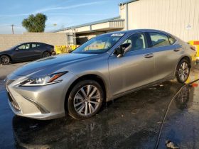 2018 Lexus ES 300h